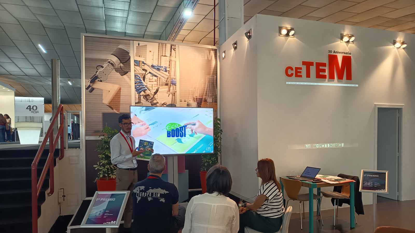 Diseminación de proyectos de I+D+i en parte baja del stand